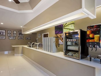 clarion inn and suites savannah midtown