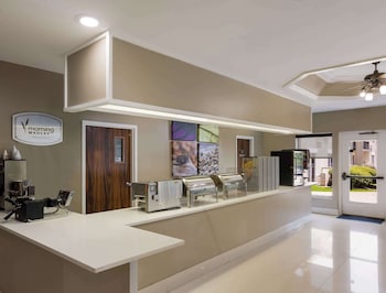 clarion inn and suites savannah midtown