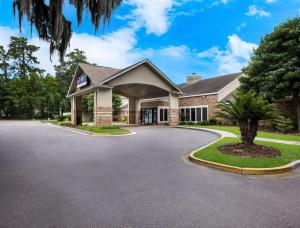 clarion inn and suites savannah midtown
