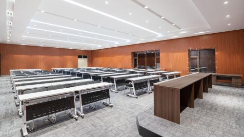holiday inn express cangzhou high tech zone an ihg hotel