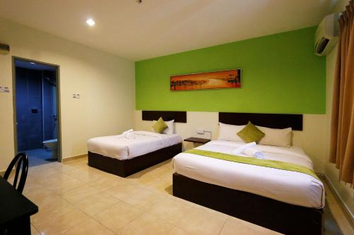 golden roof hotel falim ipoh