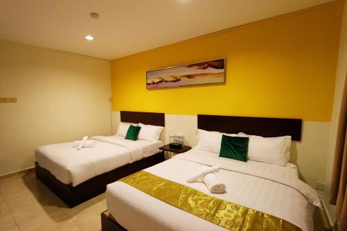 golden roof hotel falim ipoh