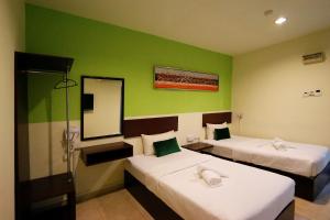 golden roof hotel falim ipoh