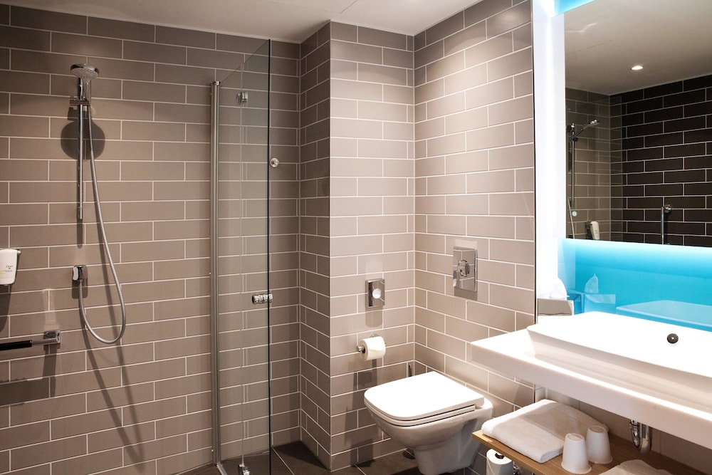 holiday inn express duesseldorf airport