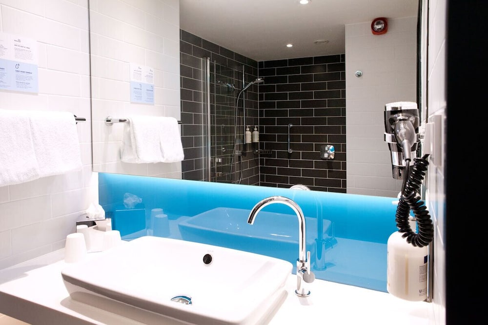 holiday inn express duesseldorf airport