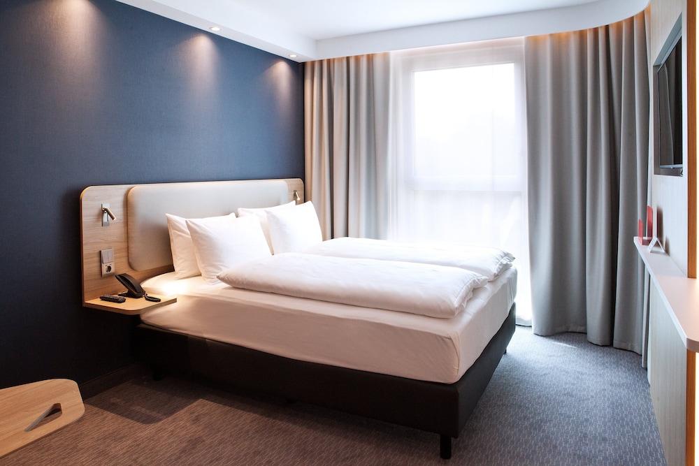 holiday inn express duesseldorf airport