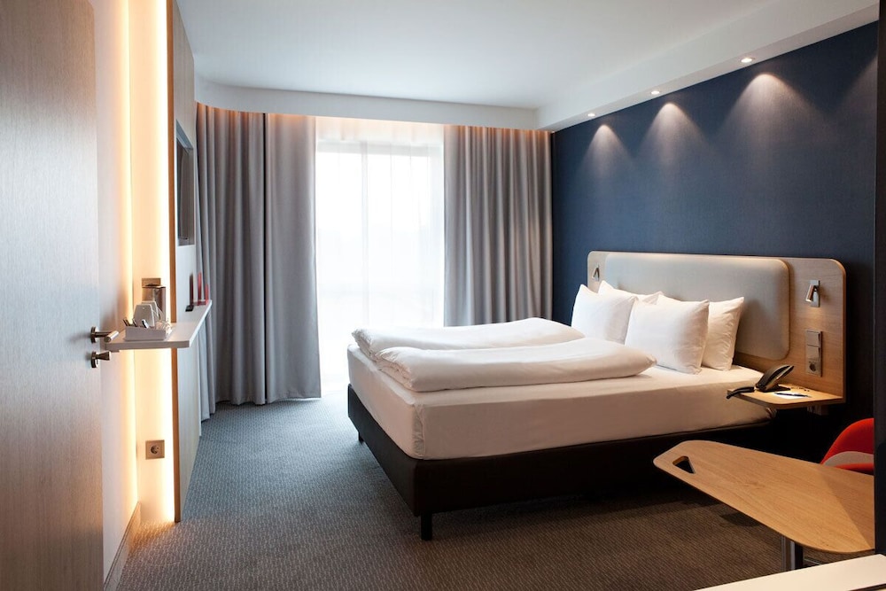holiday inn express duesseldorf airport