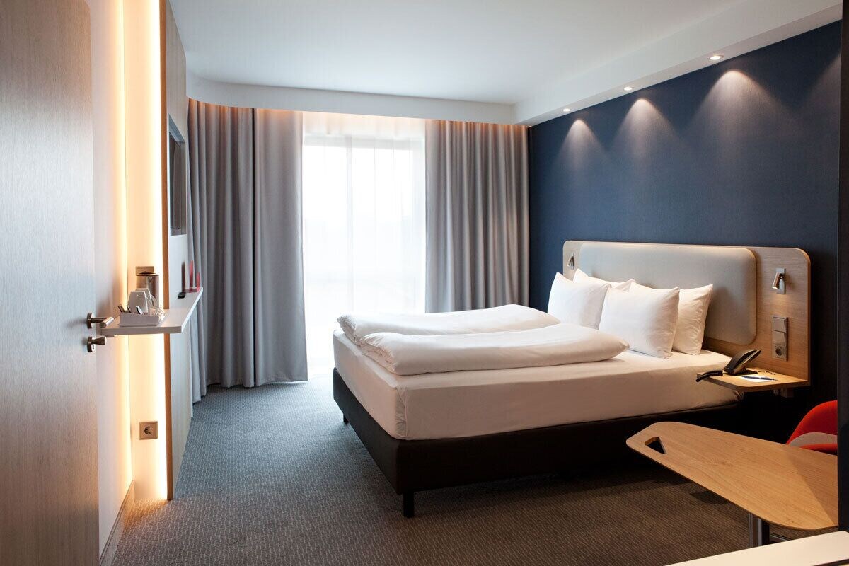 holiday inn express duesseldorf airport