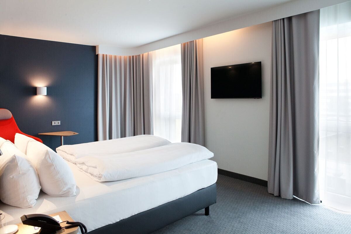 holiday inn express duesseldorf airport