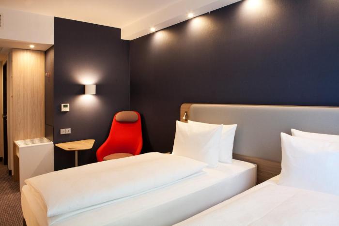 holiday inn express duesseldorf airport