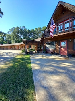 Cedar Falls Motel,,2 star