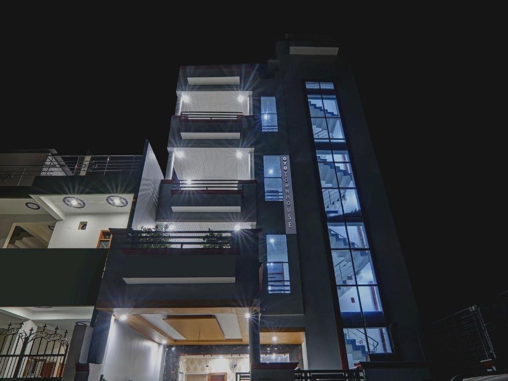 super townhouse swaroop inn