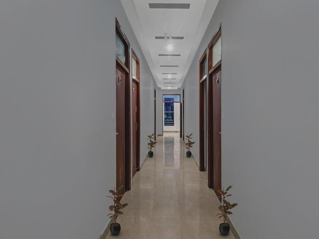 super townhouse swaroop inn