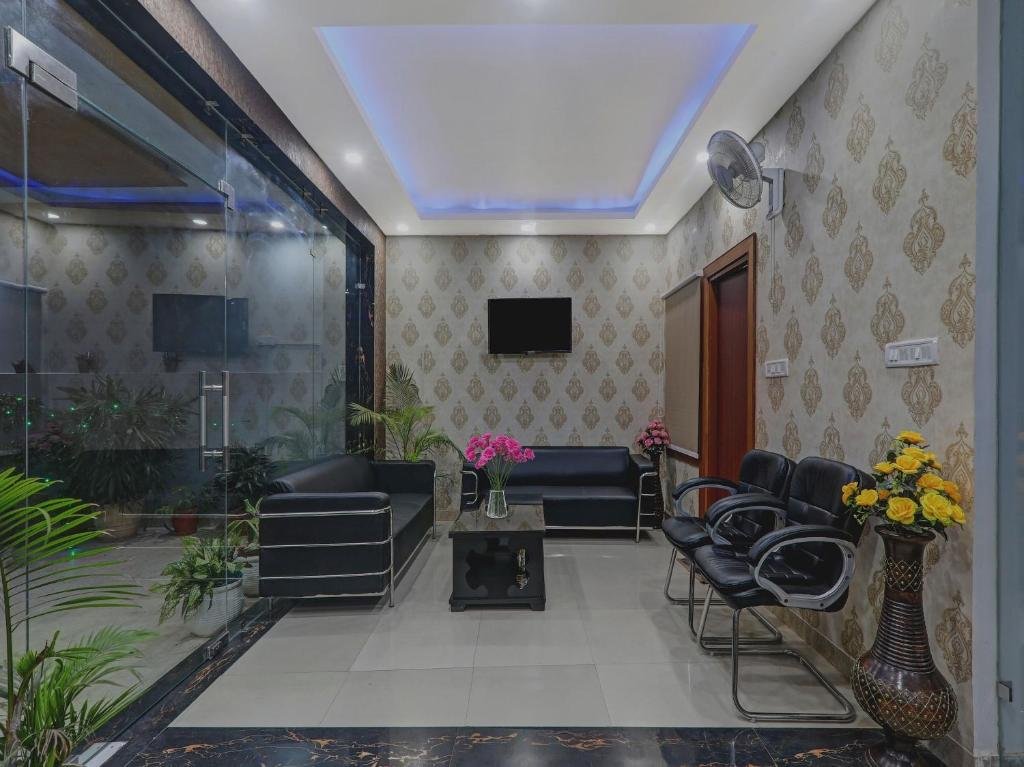 super townhouse swaroop inn