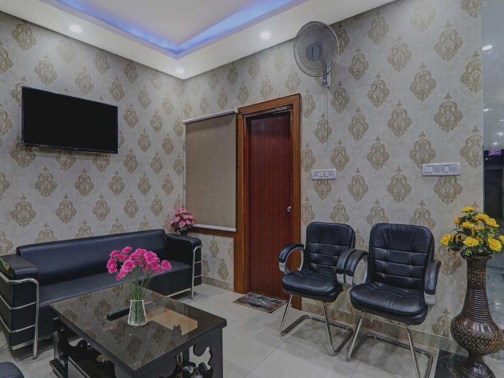 super townhouse swaroop inn