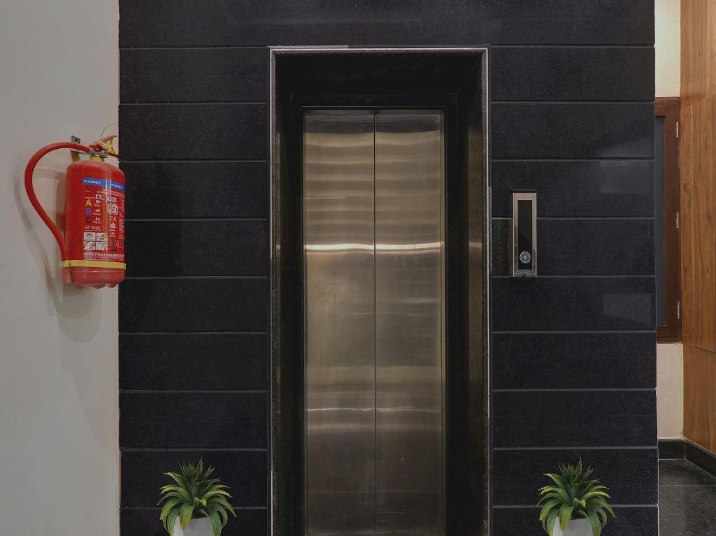 super townhouse swaroop inn