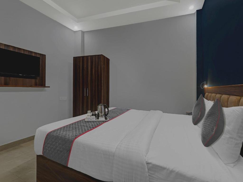 super townhouse swaroop inn