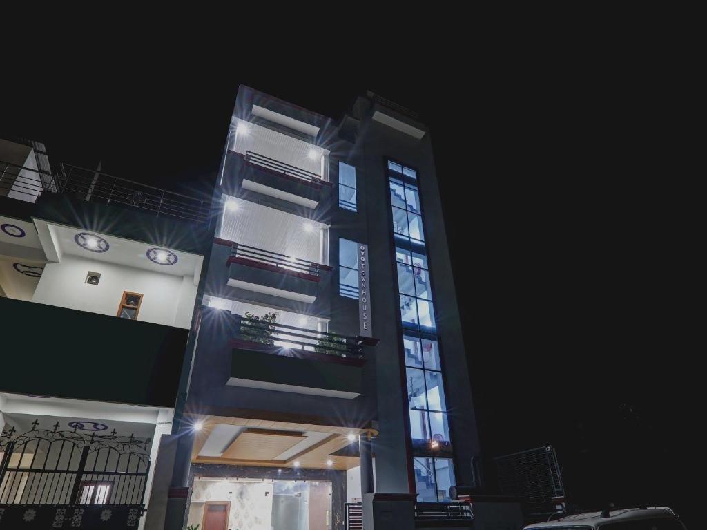 super townhouse swaroop inn