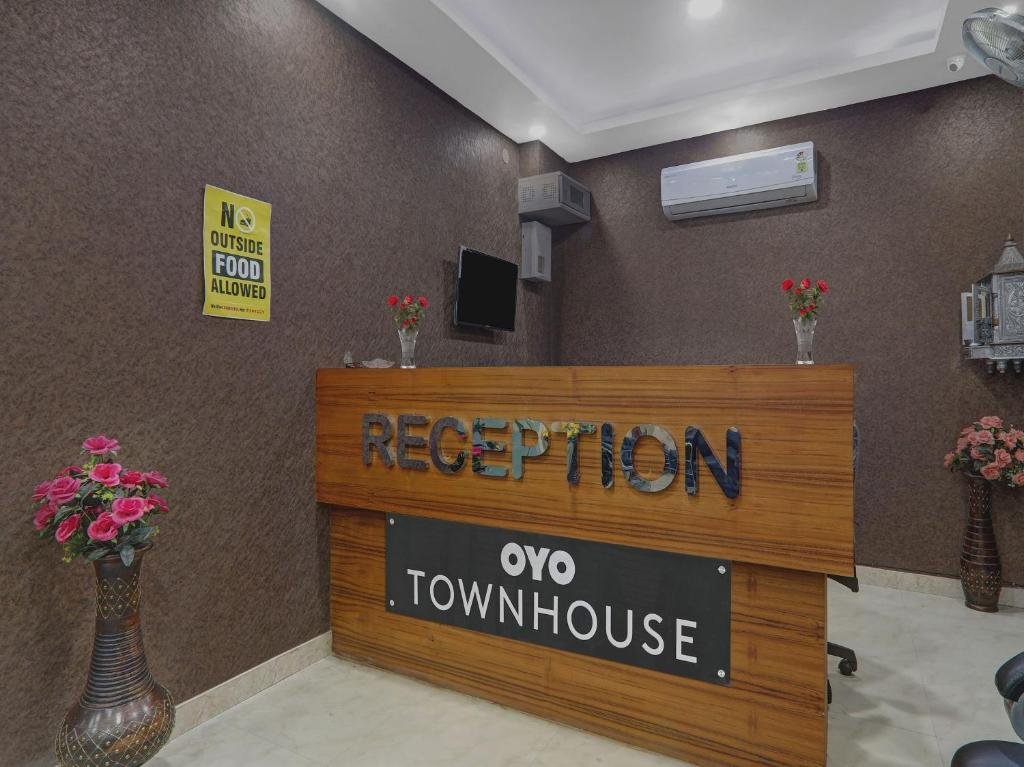 super townhouse swaroop inn