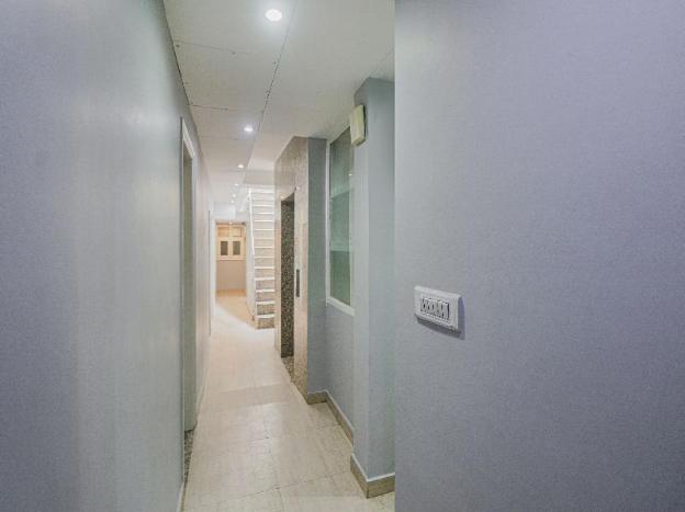 capital o hotel crown inn near appu ghar