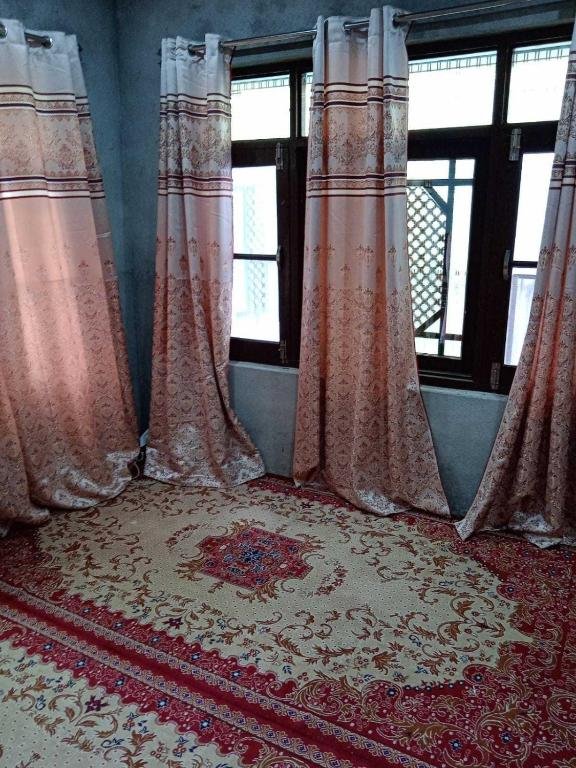 pop tabasum homestay