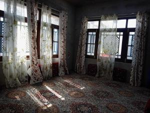 pop tabasum homestay