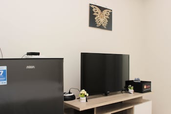 cozy and modern studio apartment at springlake summarecon bekasi