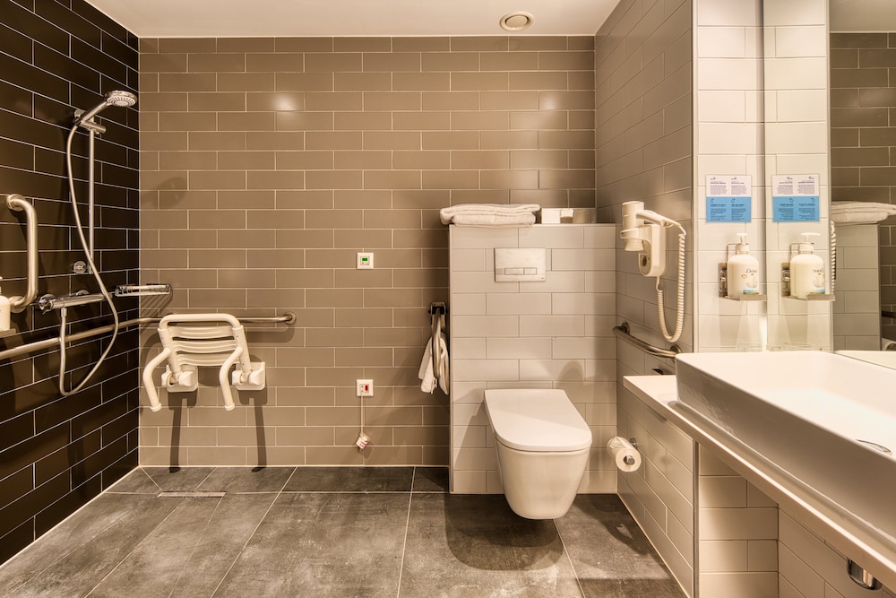 holiday inn express madrid airport an ihg hotel