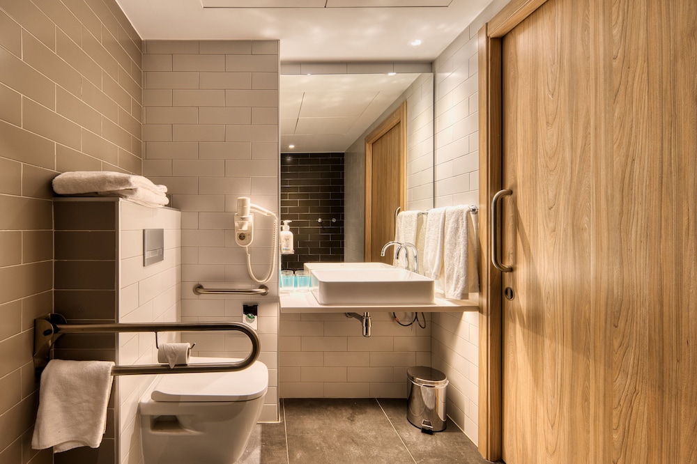holiday inn express madrid airport an ihg hotel