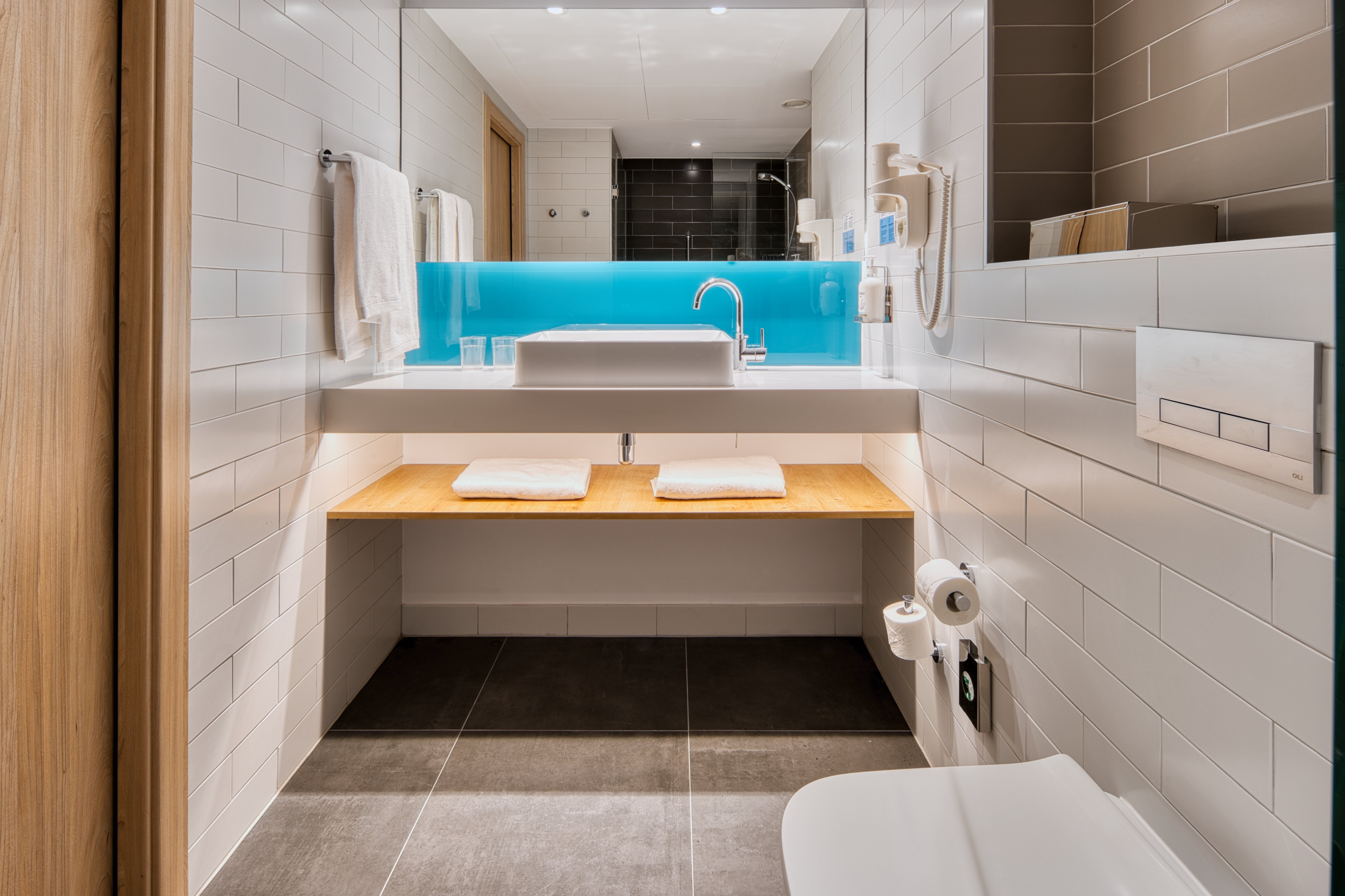 holiday inn express madrid airport an ihg hotel