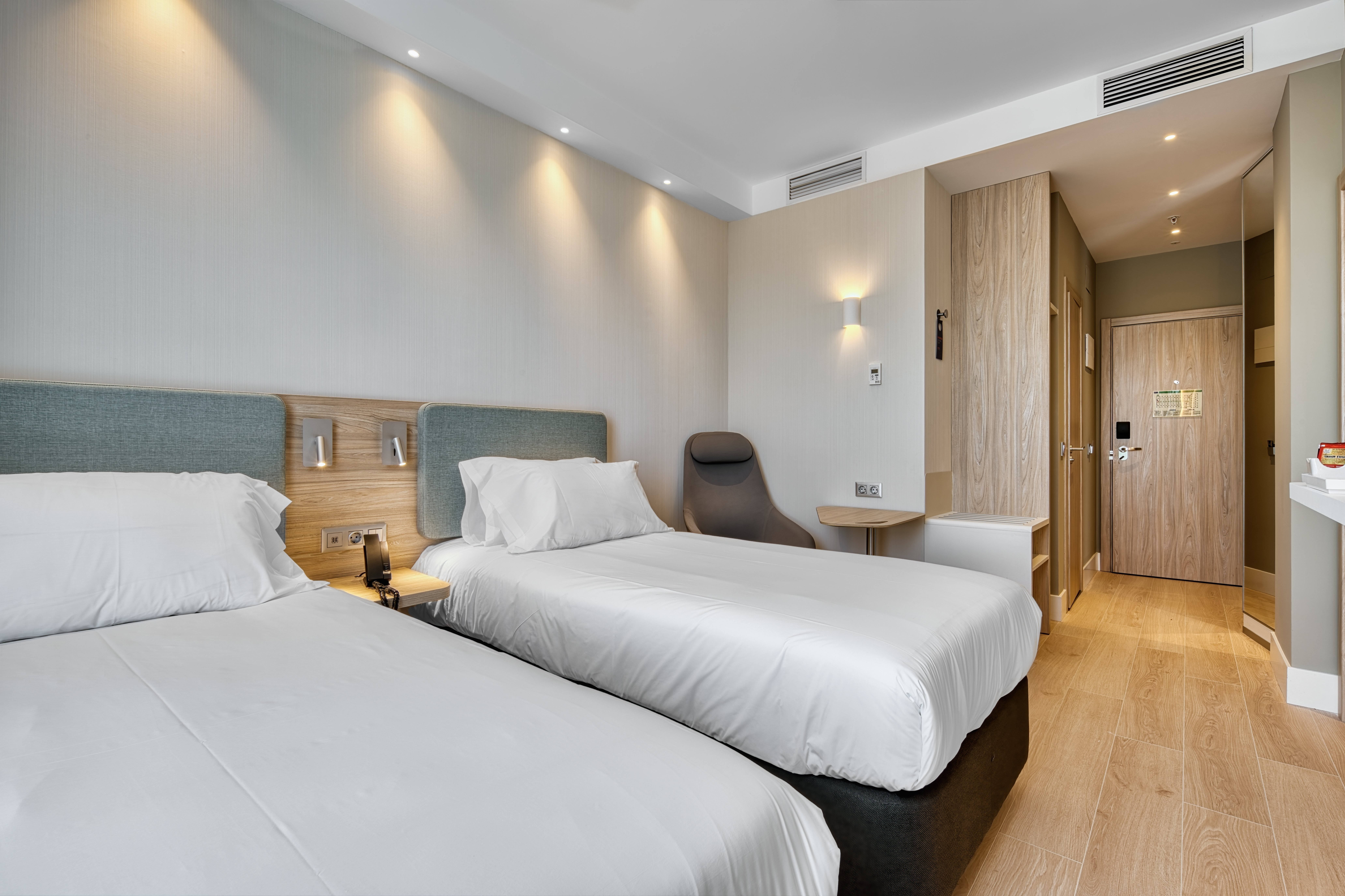 holiday inn express madrid airport an ihg hotel