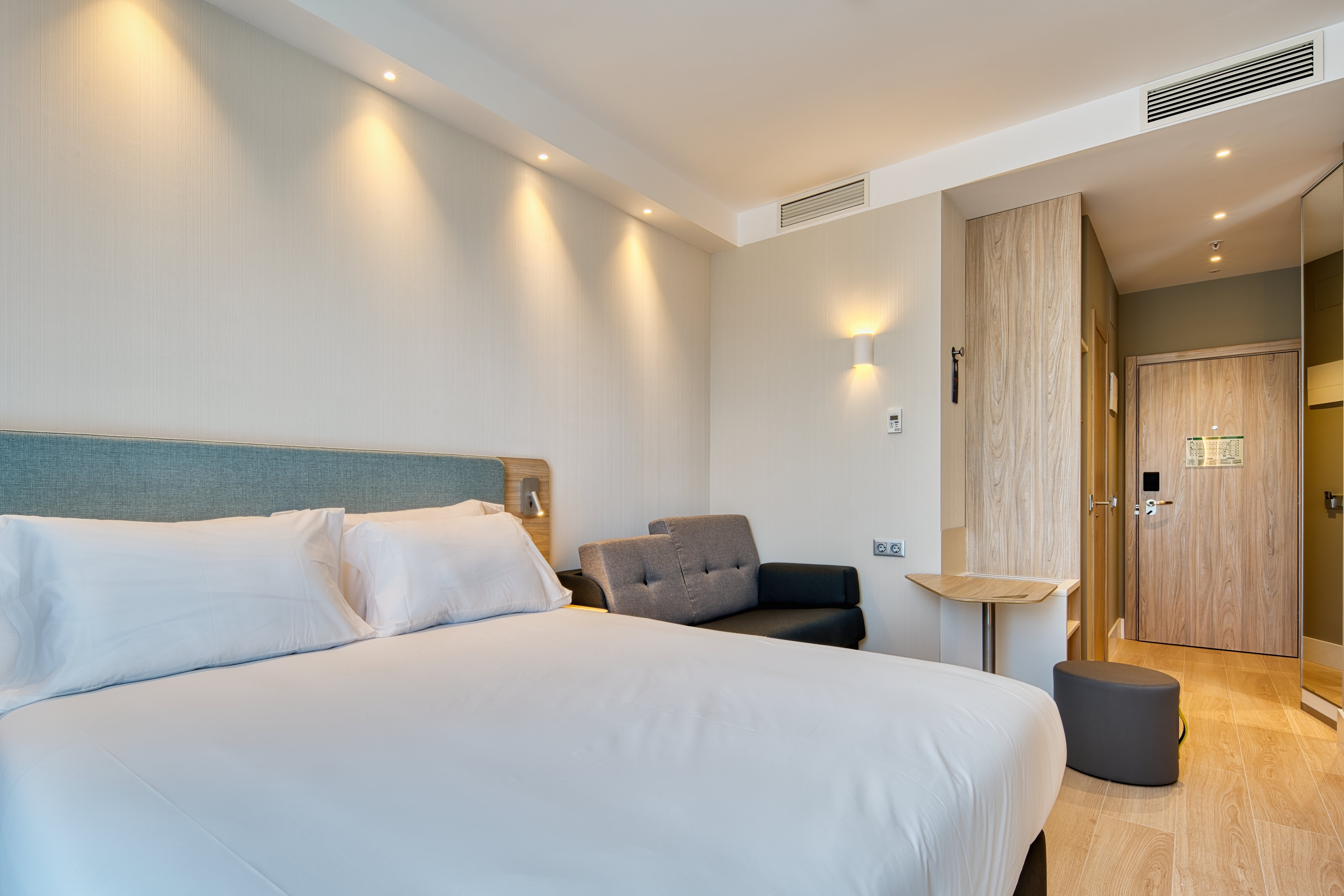 holiday inn express madrid airport an ihg hotel