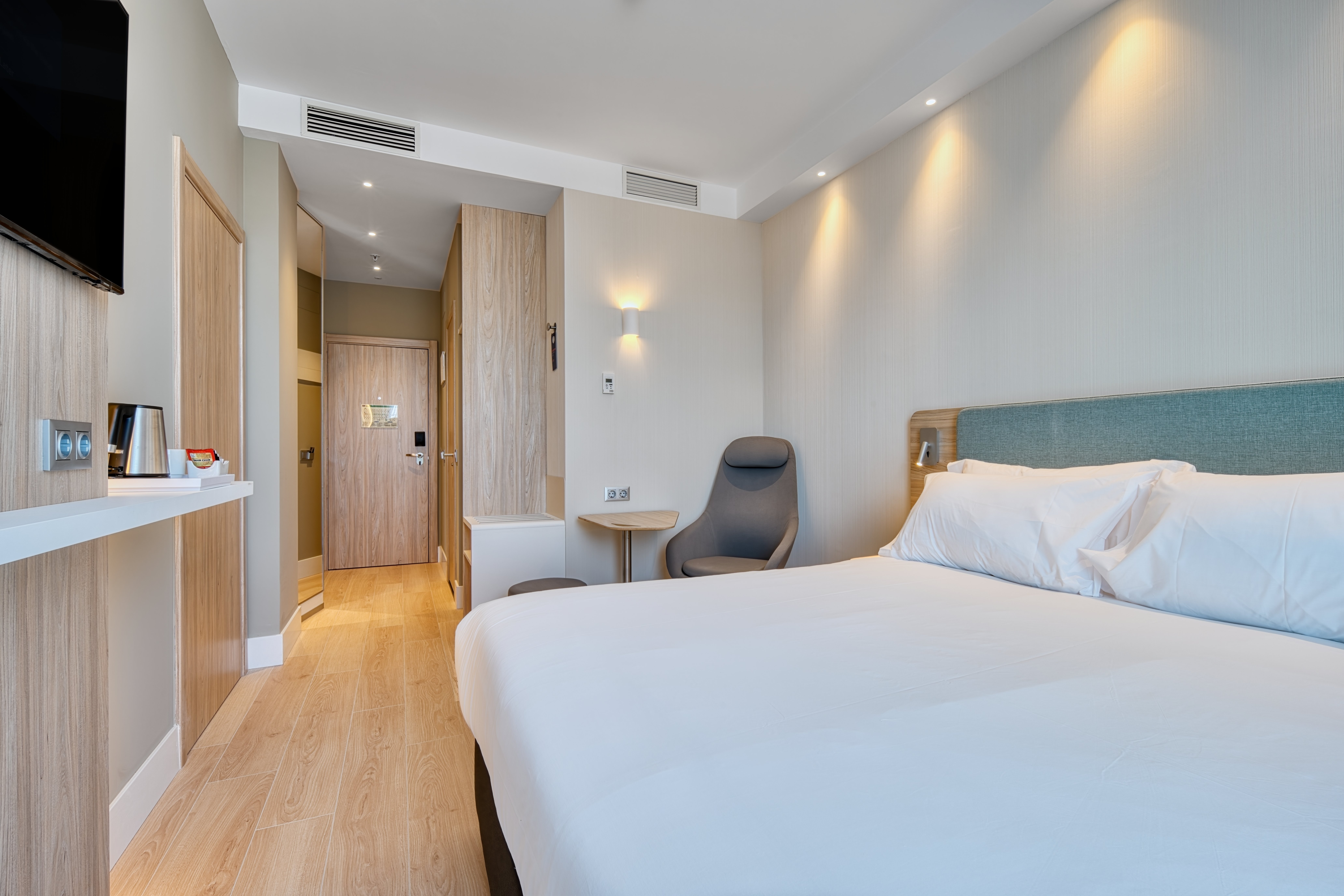 holiday inn express madrid airport an ihg hotel