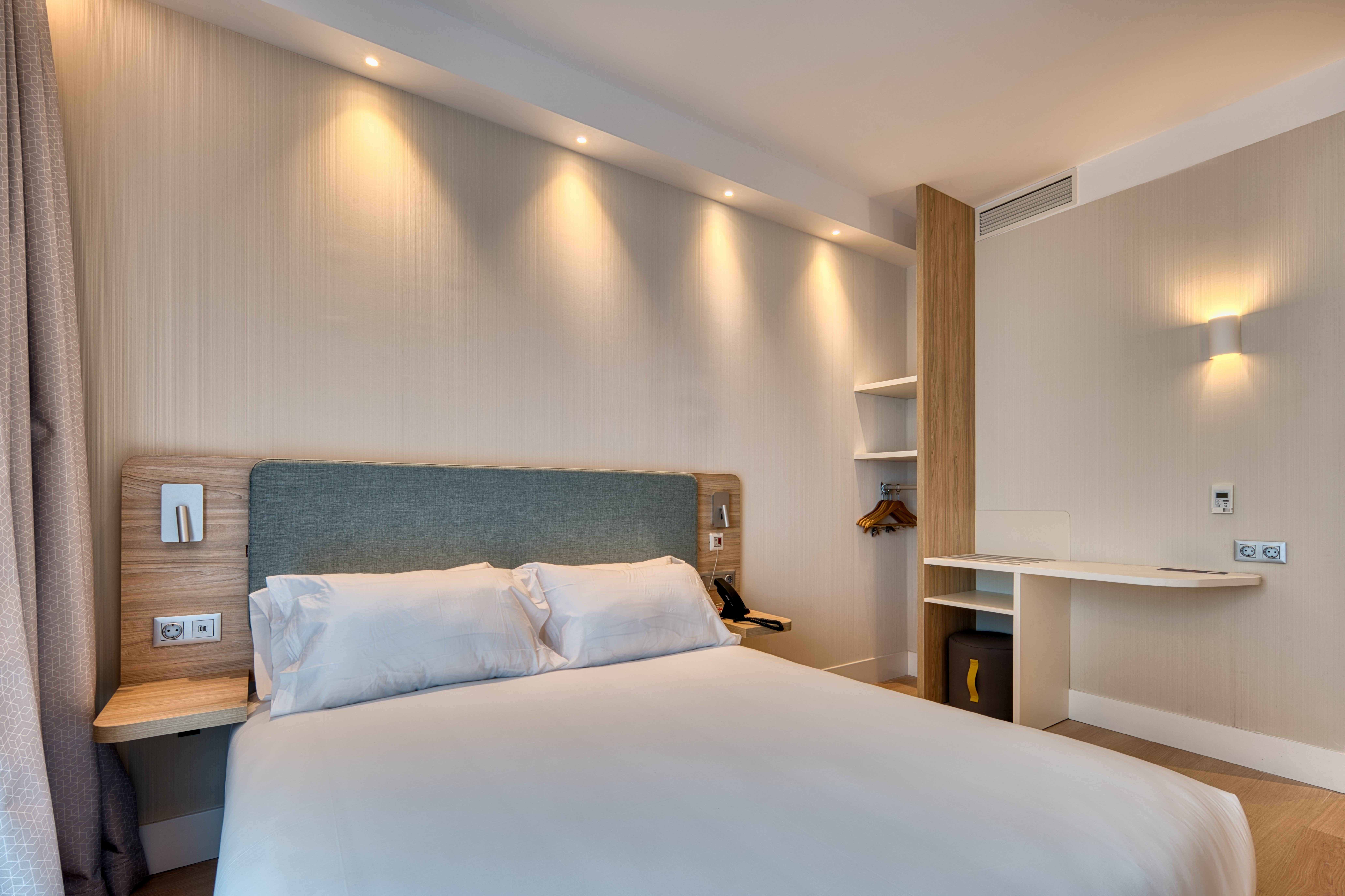 holiday inn express madrid airport an ihg hotel