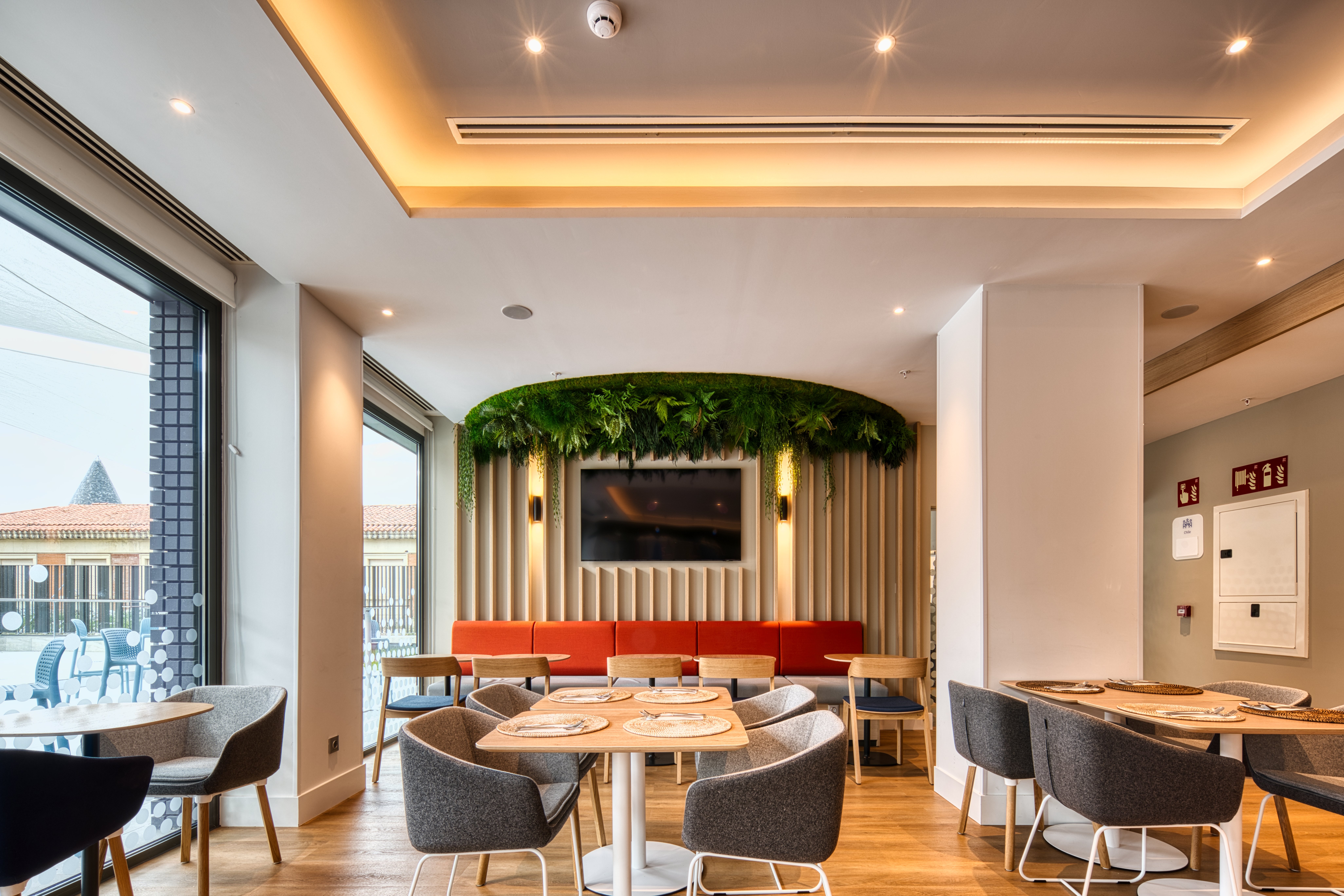 holiday inn express madrid airport an ihg hotel