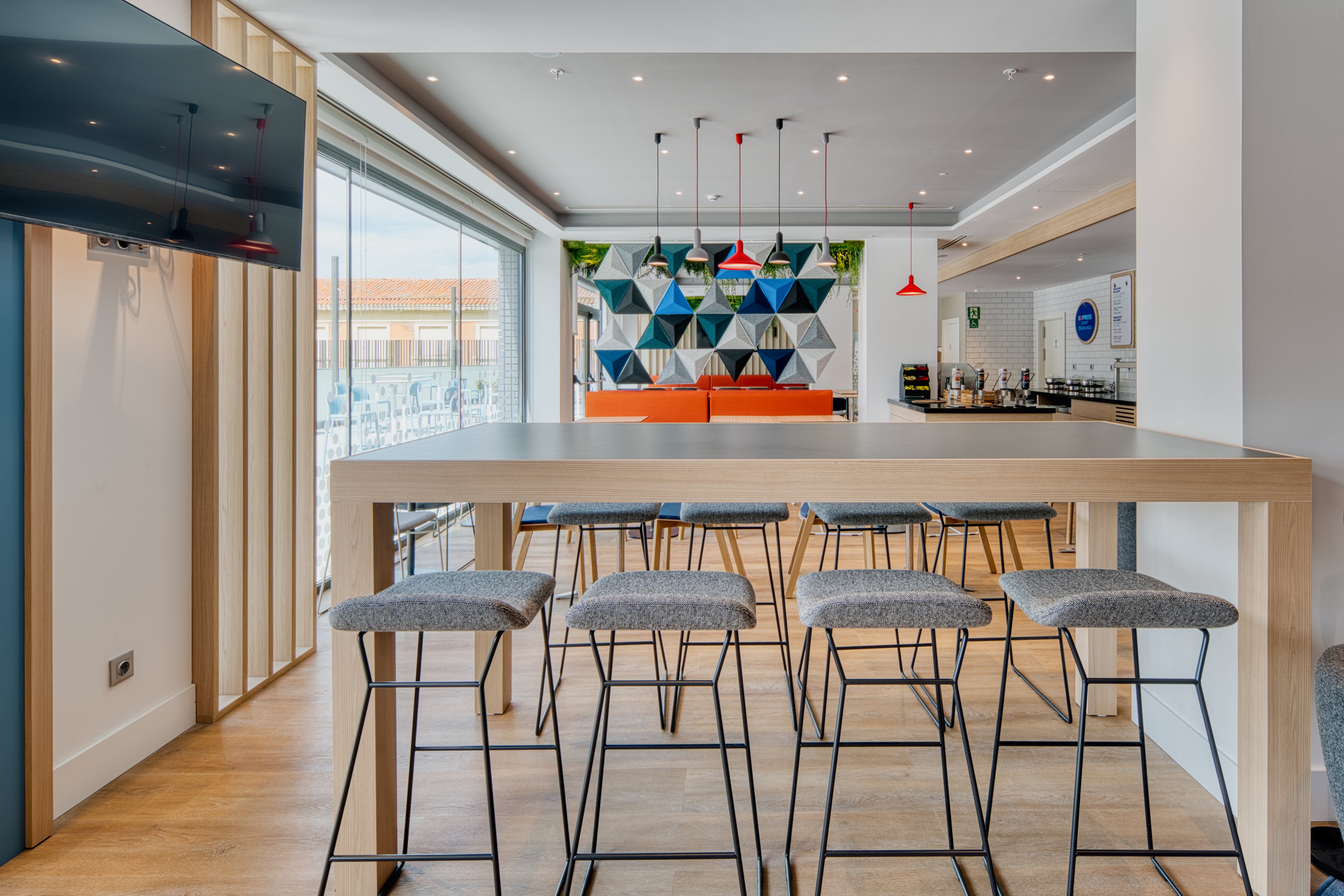 holiday inn express madrid airport an ihg hotel