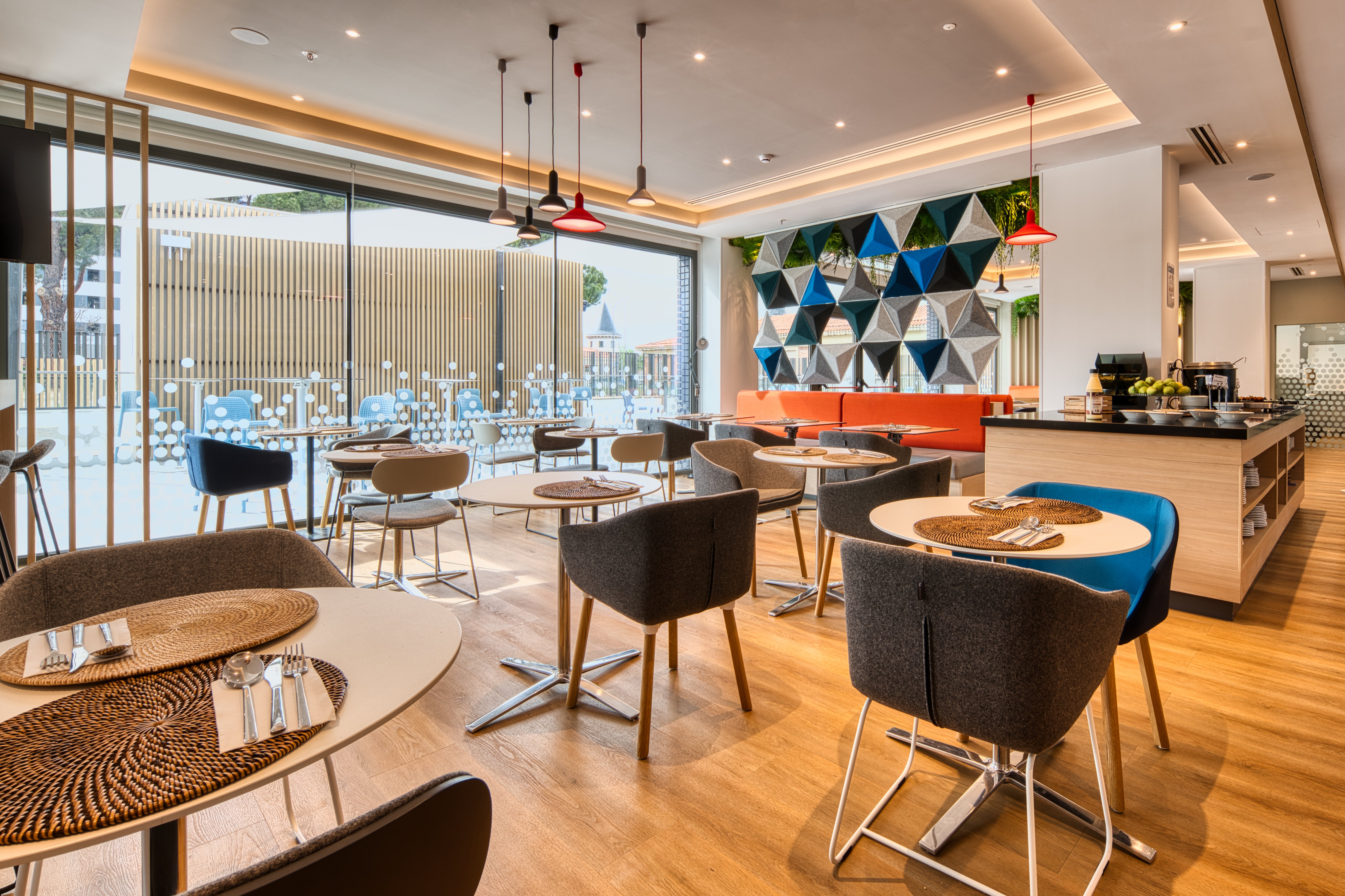 holiday inn express madrid airport an ihg hotel