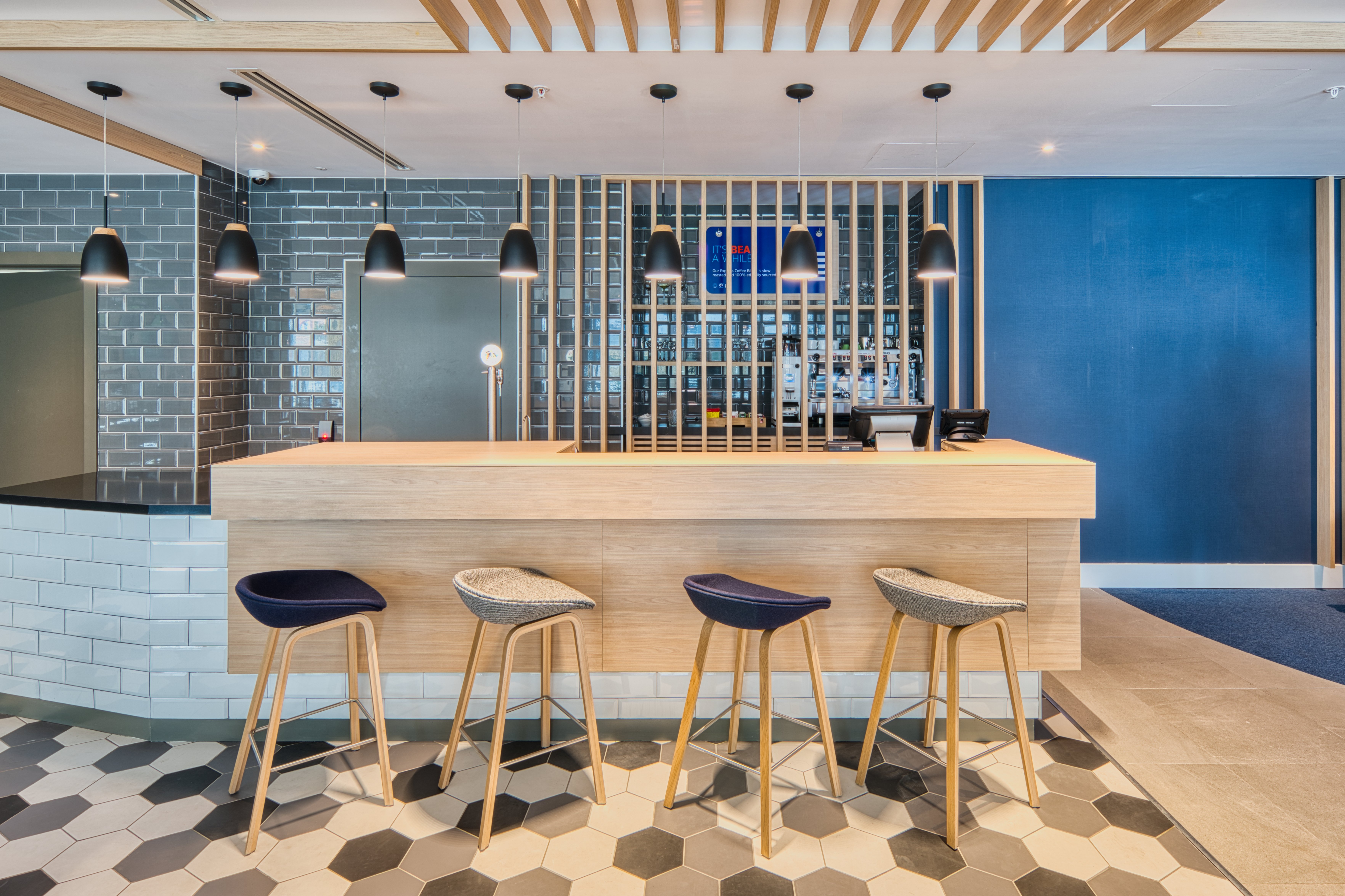 holiday inn express madrid airport an ihg hotel
