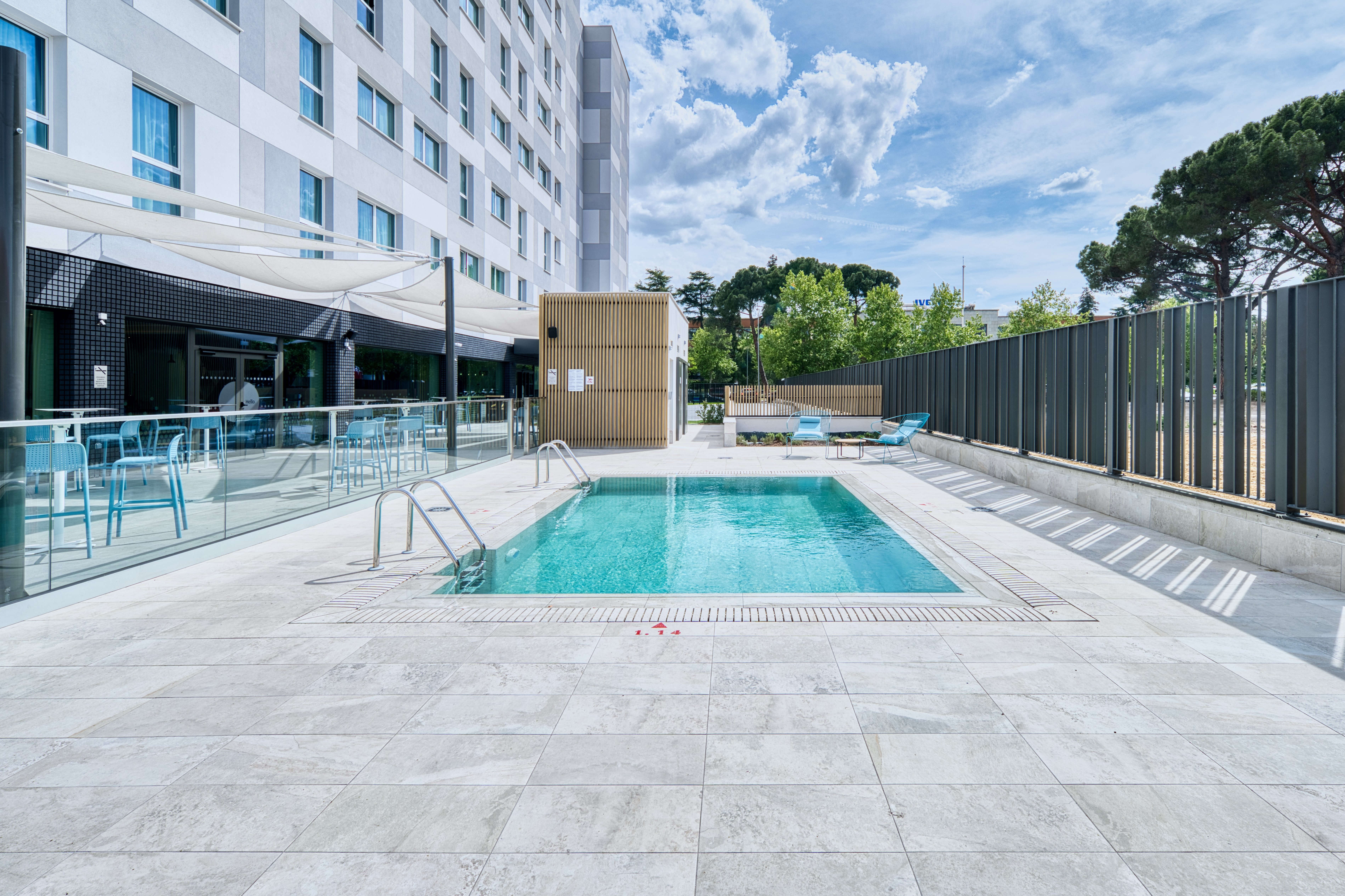 holiday inn express madrid airport an ihg hotel