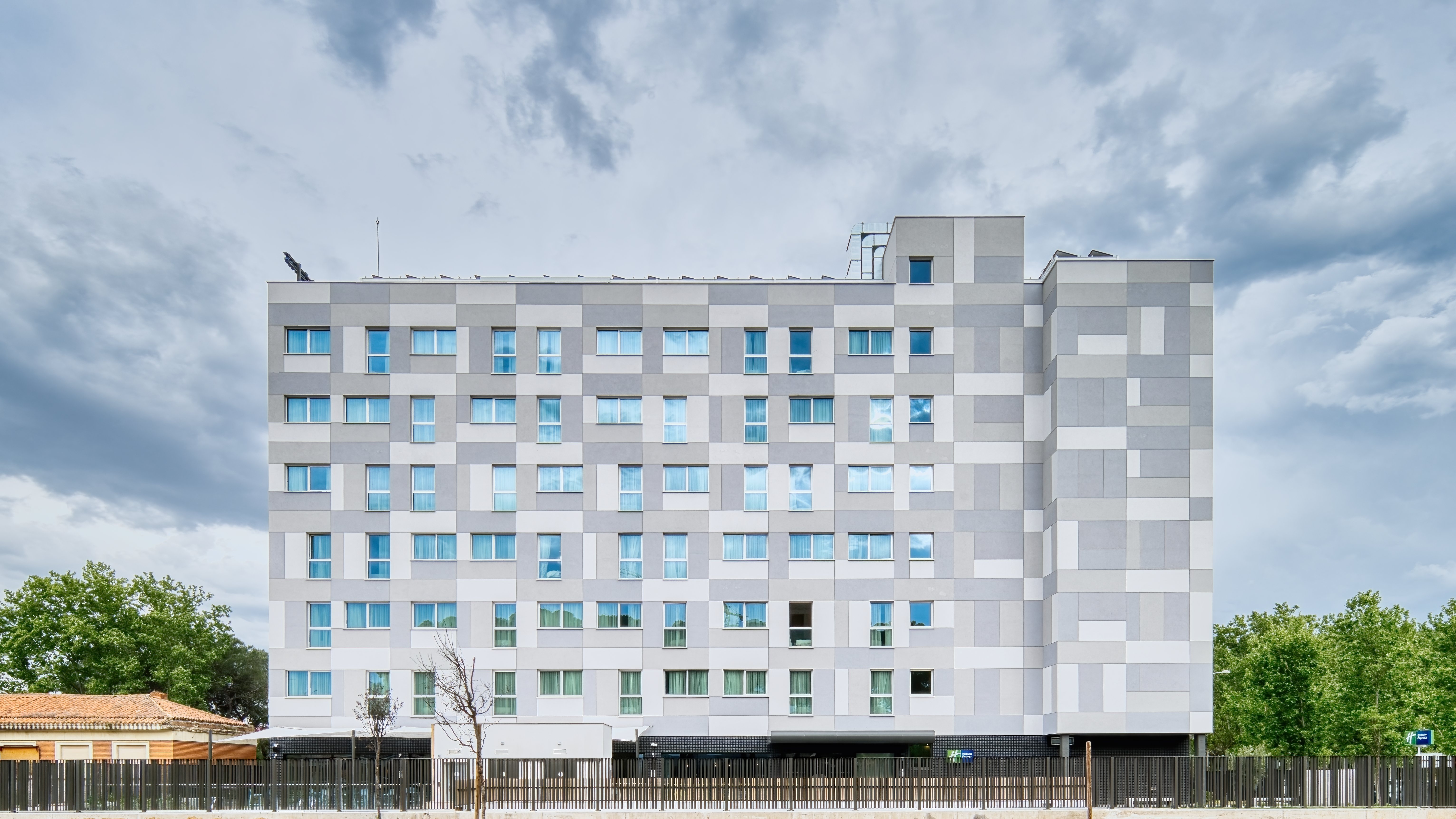 holiday inn express madrid airport an ihg hotel