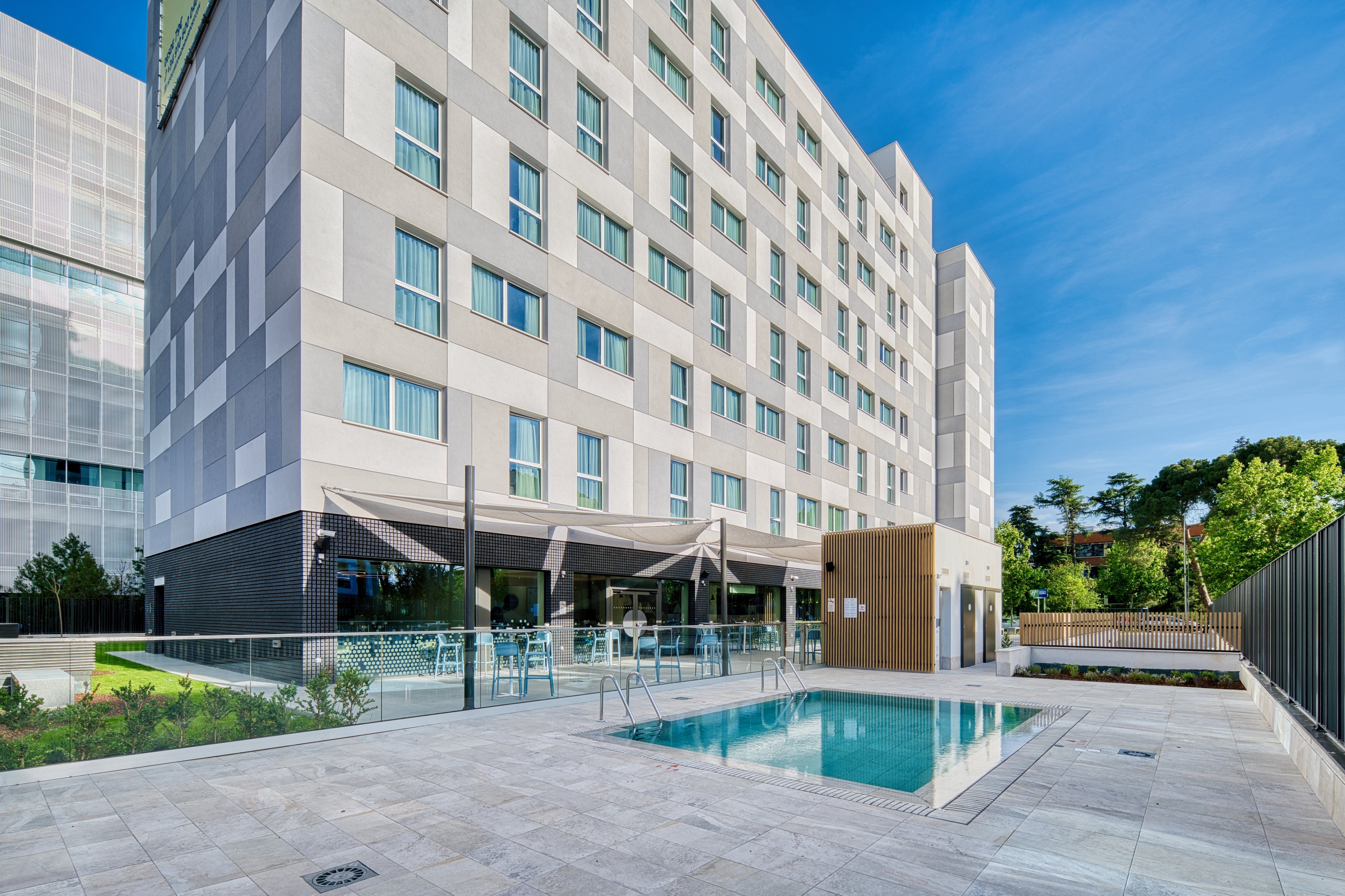 holiday inn express madrid airport an ihg hotel