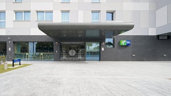 holiday inn express madrid airport an ihg hotel