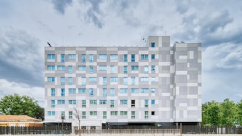 holiday inn express madrid airport an ihg hotel