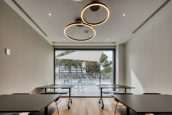 holiday inn express madrid airport an ihg hotel