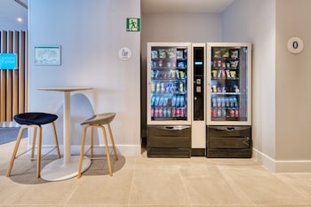 holiday inn express madrid airport an ihg hotel