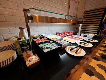 holiday inn express madrid airport an ihg hotel