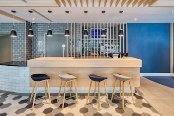 holiday inn express madrid airport an ihg hotel