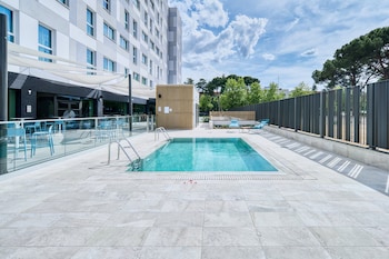 holiday inn express madrid airport an ihg hotel