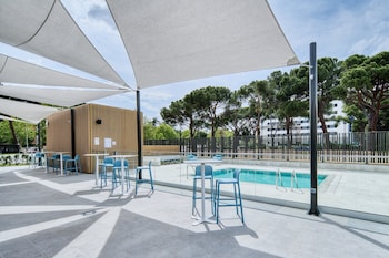 holiday inn express madrid airport an ihg hotel