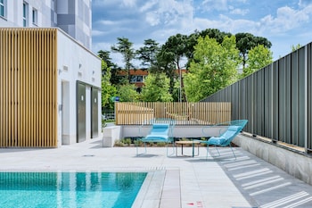 holiday inn express madrid airport an ihg hotel